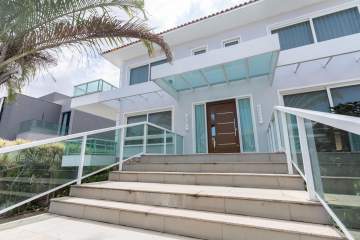Imperdível - À venda casa de alto padrão com 04 quartos, 560m² de construção em Camboinhas, Região Oceânica de Niterói - RJ - NTCA40005