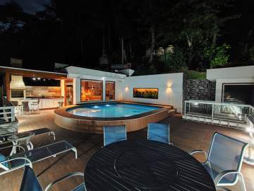 Imperdível - À venda casa em condomínio com 06 quartos, em Itaipu, Região Oceânica de Niterói/RJ - NTCN60008