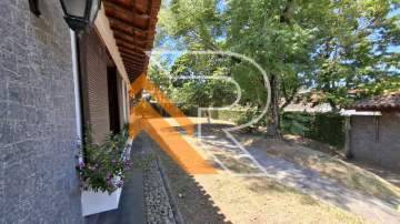 Ótima localização - Aluguel de Casa Linear com 4 quartos em Santo Antônio, Região Oceânica de Niterói- RJ. - NTCA40041
