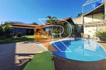 Ótima localização - Aluguel e Venda de casa Linear com 3 Quartos em Camboinhas, Região Oceânica, Niterói- RJ. - NTCA30040