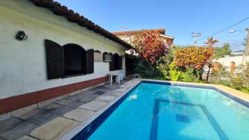 Ótima localização - À venda casa com 4 quartos em Itaipu, Região Oceânica de Niterói - RJ - NTCN40060