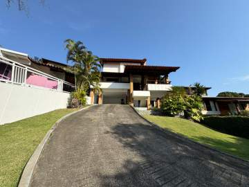 Imperdível - Aluguel e Venda de Casa de Alto Padrão em Condomínio Fechado no Santo Antônio, Niterói - NTCN40062