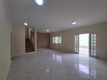 Imperdível - À Venda Casa Duplex com 03 quartos no Condomínio Terra Verde, Itaipu Região Oceânica de Niterói-RJ. - NTCN30035