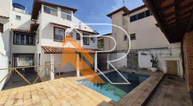 Conheça 1 do imóvel - À Venda Casa de 05 Quartos na Quadra da Praia de Piratininga, Região Oceânica Niterói- RJ. - NTCA50020 - 1 1 - 1