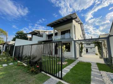 Imperdível - Aluguel e Venda de Casa 1ª locação, com 7 quartos, em Camboinhas, Região Oceânica de Niterói, RJ. - NTCA70006