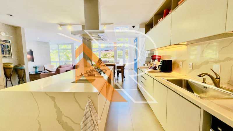 612e3bbc-a5aa-4fda-8e28-3b1f32 - 4