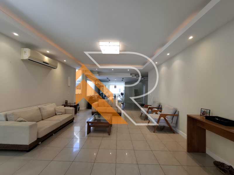 Conheça 3 do imóvel - À Venda Casa Duplex com 05 Quartos em Itaipu, Região Oceânica de Niterói-RJ. - NTCA50026 - 4 3 - 4