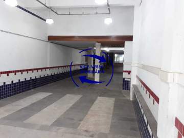 Ótima localização! - Ampla loja, na Praça da Bandeira nº305, loja A, à venda com financiamento bancário ou direto com proprietário, no coração da Praça da Bandeira. Melhor logística da cidade! - 1285-A