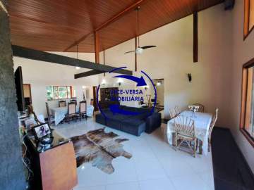 Excelente propriedade, situada em terreno com 4.520m², com uma casa principal de 500m² e outra de 300m², no alto da Estrada do Sertão, em condomínio fechado, poucas unidades, em meio ao verde e muitas árvores frutíferas. - 1514