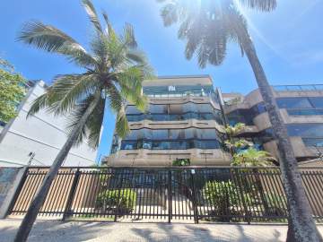 Avenida Lúcio Costa! Cobertura sofisticada, 219m², privacidade e conforto, 4 suítes (1 master), piscina, sauna, 3 vagas. - 1541