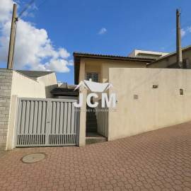 Oportunidade Única - Bela casa linear sala 2 quartos sendo 1 suíte e 2 garagens. - JCCA20162