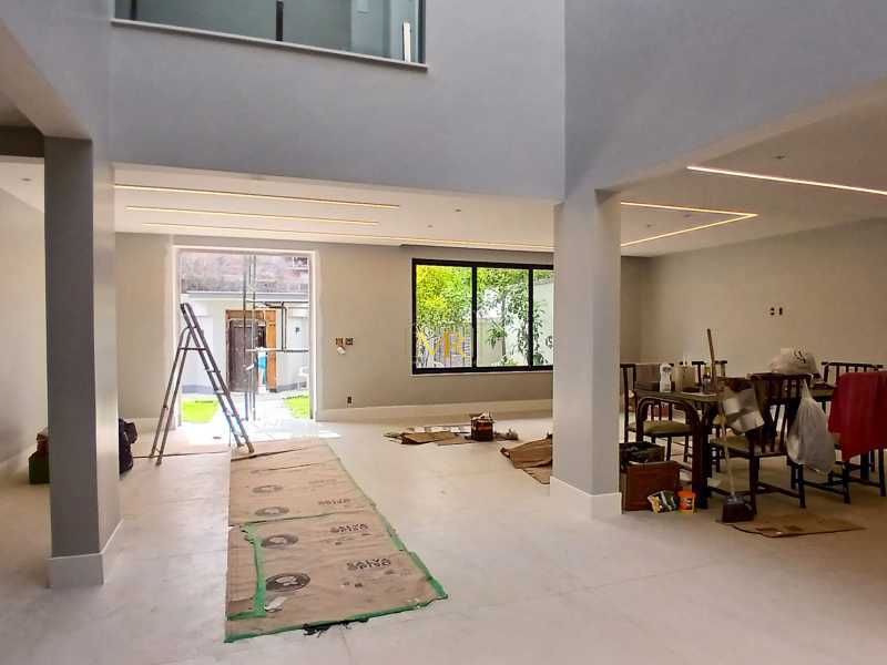 Conheça 3 do imóvel - Casa em Condomínio à Venda - 6 Dormitórios (5 Suítes) - Barra da Tijuca - 560 m² Em Reforma com Piscina, Área Gourmet com Proximidade ao Posto 5 - M65598 - 3 3 - 3