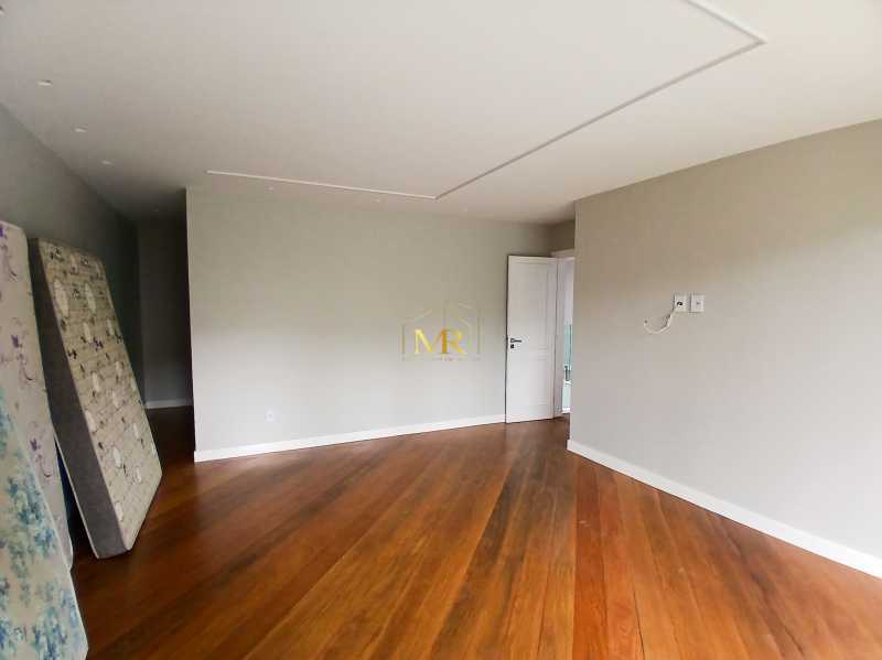 Conheça 13 do imóvel - Casa em Condomínio à Venda - 6 Dormitórios (5 Suítes) - Barra da Tijuca - 560 m² Em Reforma com Piscina, Área Gourmet com Proximidade ao Posto 5 - M65598 - 13 13 - 13