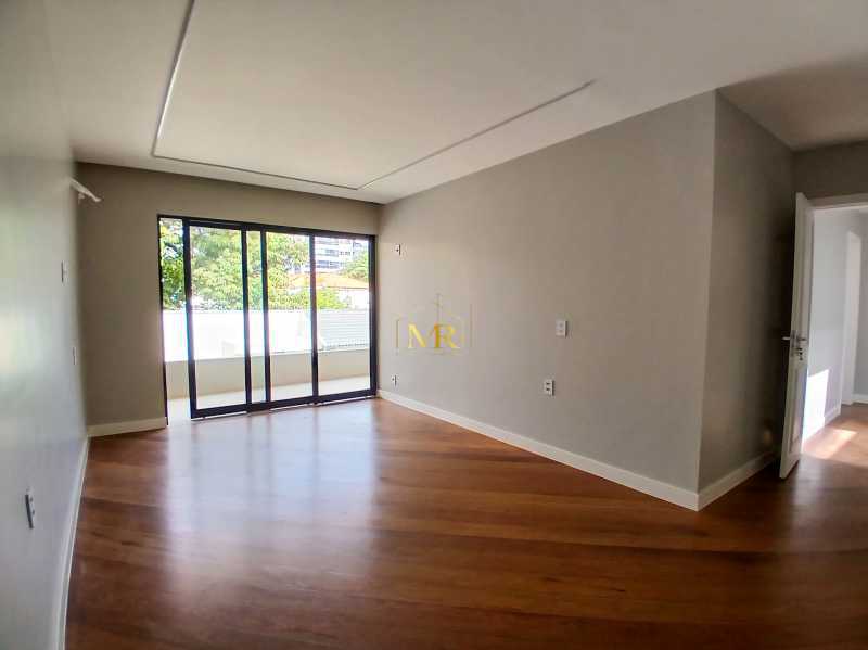 Conheça 23 do imóvel - Casa em Condomínio à Venda - 6 Dormitórios (5 Suítes) - Barra da Tijuca - 560 m² Em Reforma com Piscina, Área Gourmet com Proximidade ao Posto 5 - M65598 - 23 23 - 23
