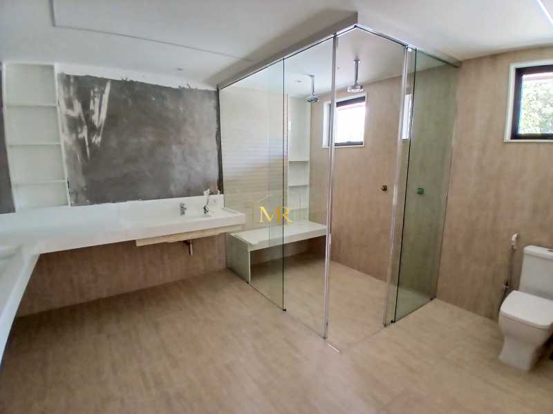 Conheça 20 do imóvel - Casa em Condomínio à Venda - 6 Dormitórios (5 Suítes) - Barra da Tijuca - 560 m² Em Reforma com Piscina, Área Gourmet com Proximidade ao Posto 5 - M65598 - 20 20 - 20