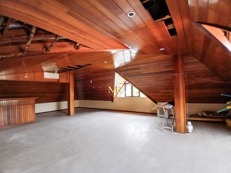 Conheça 29 do imóvel - Casa em Condomínio à Venda - 6 Dormitórios (5 Suítes) - Barra da Tijuca - 560 m² Em Reforma com Piscina, Área Gourmet com Proximidade ao Posto 5 - M65598 - 29 29 - 29