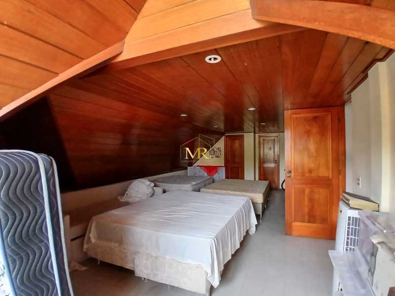 Conheça 30 do imóvel - Casa em Condomínio à Venda - 6 Dormitórios (5 Suítes) - Barra da Tijuca - 560 m² Em Reforma com Piscina, Área Gourmet com Proximidade ao Posto 5 - M65598 - 30 30 - 30