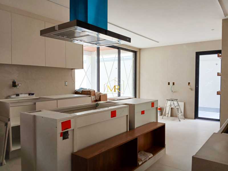 Conheça 8 do imóvel - Casa em Condomínio à Venda - 6 Dormitórios (5 Suítes) - Barra da Tijuca - 560 m² Em Reforma com Piscina, Área Gourmet com Proximidade ao Posto 5 - M65598 - 8 8 - 8