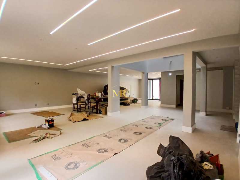 Conheça 4 do imóvel - Casa em Condomínio à Venda - 6 Dormitórios (5 Suítes) - Barra da Tijuca - 560 m² Em Reforma com Piscina, Área Gourmet com Proximidade ao Posto 5 - M65598 - 4 4 - 4
