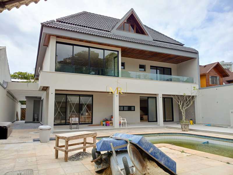 Conheça 26 do imóvel - Casa em Condomínio à Venda - 6 Dormitórios (5 Suítes) - Barra da Tijuca - 560 m² Em Reforma com Piscina, Área Gourmet com Proximidade ao Posto 5 - M65598 - 26 26 - 26