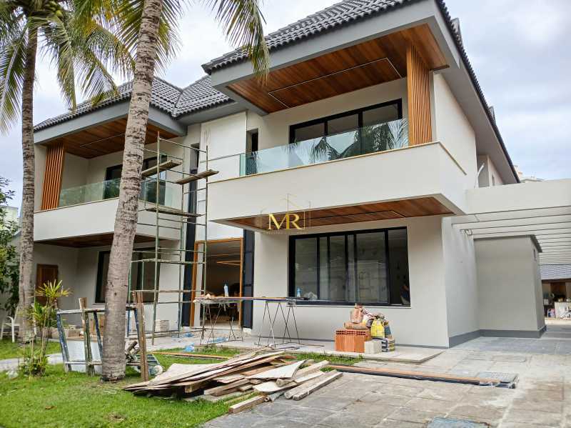 Conheça 2 do imóvel - Casa em Condomínio à Venda - 6 Dormitórios (5 Suítes) - Barra da Tijuca - 560 m² Em Reforma com Piscina, Área Gourmet com Proximidade ao Posto 5 - M65598 - 2 2 - 2
