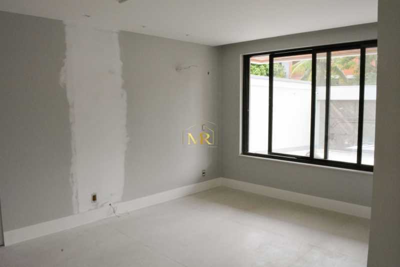 Conheça 12 do imóvel - Casa em Condomínio à Venda - 6 Dormitórios (5 Suítes) - Barra da Tijuca - 560 m² Em Reforma com Piscina, Área Gourmet com Proximidade ao Posto 5 - M65598 - 12 12 - 12