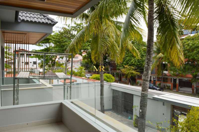 Conheça 15 do imóvel - Casa em Condomínio à Venda - 6 Dormitórios (5 Suítes) - Barra da Tijuca - 560 m² Em Reforma com Piscina, Área Gourmet com Proximidade ao Posto 5 - M65598 - 15 15 - 15