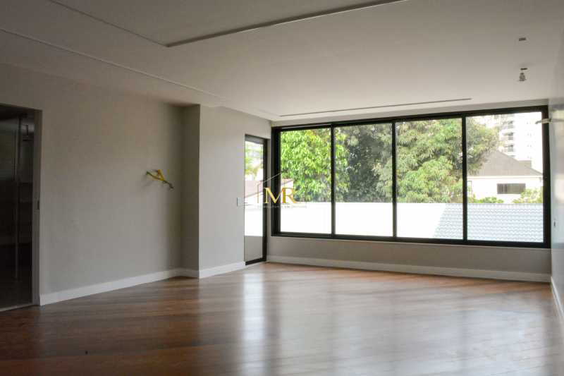 Conheça 17 do imóvel - Casa em Condomínio à Venda - 6 Dormitórios (5 Suítes) - Barra da Tijuca - 560 m² Em Reforma com Piscina, Área Gourmet com Proximidade ao Posto 5 - M65598 - 17 17 - 17