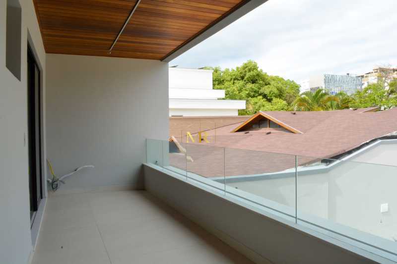 Conheça 24 do imóvel - Casa em Condomínio à Venda - 6 Dormitórios (5 Suítes) - Barra da Tijuca - 560 m² Em Reforma com Piscina, Área Gourmet com Proximidade ao Posto 5 - M65598 - 24 24 - 24