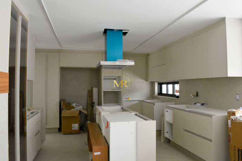 Conheça 9 do imóvel - Casa em Condomínio à Venda - 6 Dormitórios (5 Suítes) - Barra da Tijuca - 560 m² Em Reforma com Piscina, Área Gourmet com Proximidade ao Posto 5 - M65598 - 9 9 - 9