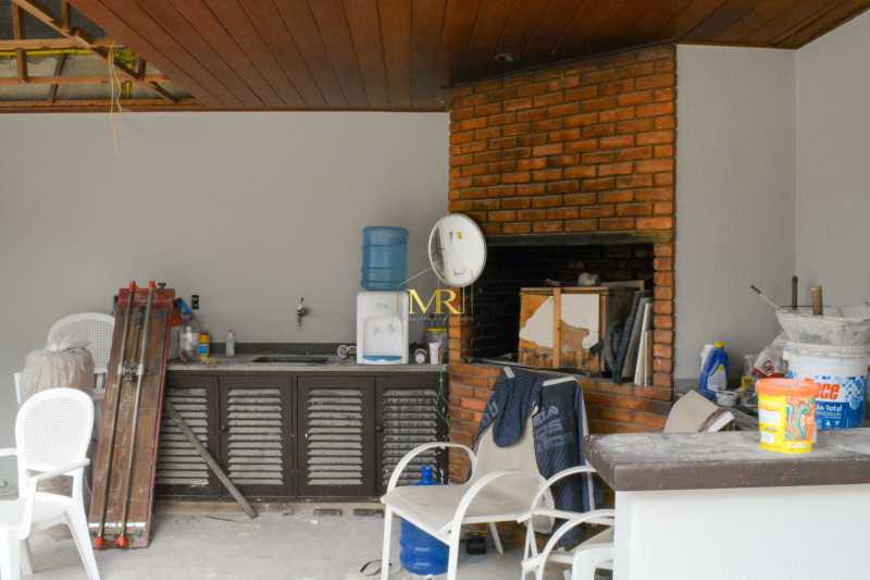 Conheça 27 do imóvel - Casa em Condomínio à Venda - 6 Dormitórios (5 Suítes) - Barra da Tijuca - 560 m² Em Reforma com Piscina, Área Gourmet com Proximidade ao Posto 5 - M65598 - 27 27 - 27