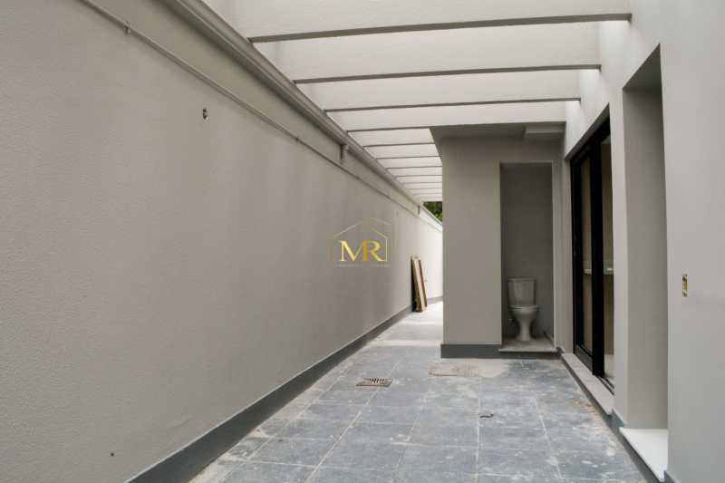 Conheça 28 do imóvel - Casa em Condomínio à Venda - 6 Dormitórios (5 Suítes) - Barra da Tijuca - 560 m² Em Reforma com Piscina, Área Gourmet com Proximidade ao Posto 5 - M65598 - 28 28 - 28