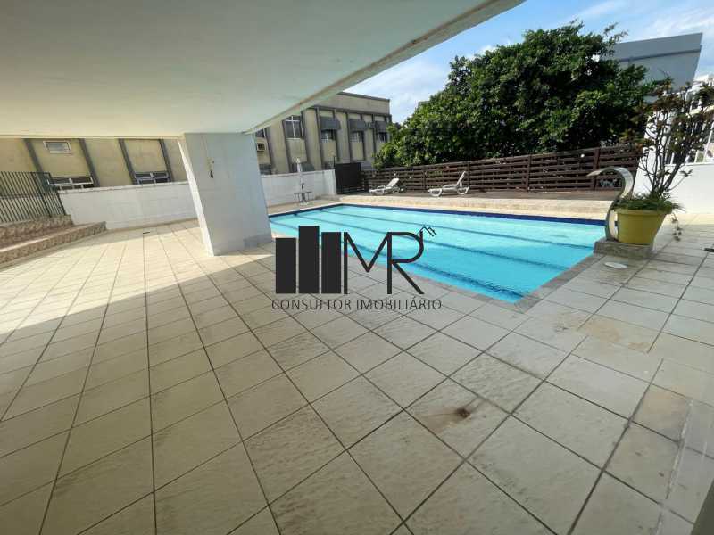 Área da piscina  - 17