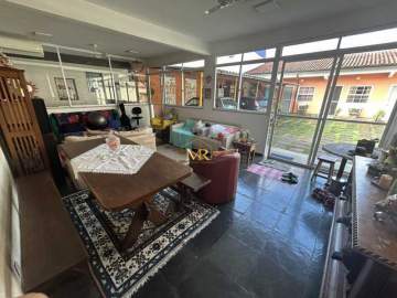 Casa Linear à Venda para Fins Comerciais - 6 Dormitórios (1 Suíte) - Anil - 260 m² com Piscina, Churrasqueira e Sauna - RM436