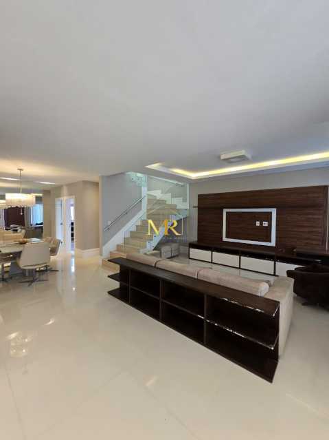 122c40d5-4aa3-415c-8af8-a90835 - 7