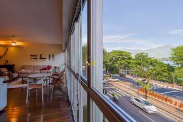 Apartamento à Venda - 4 Dormitórios (2 Suítes) - Lagoa - 238 m² com Vista Livre para a Lagoa e Alto Padrão - DM149