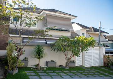 Casa Triplex à Venda em Condomínio – 4 Dormitórios (3 suítes) – Pechincha – 315 m² com Piscina, Sauna e Espaço Gourmet - G06