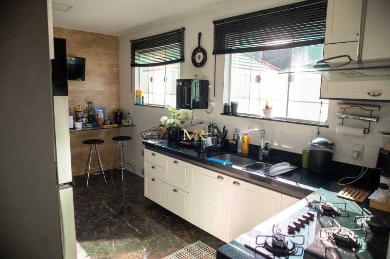 Conheça CASA 28 do imóvel - Casa Triplex à Venda em Condomínio – 4 Dormitórios (3 suítes) – Pechincha – 315 m² com Piscina, Sauna e Espaço Gourmet - G06 - 13 CASA 28 - 13