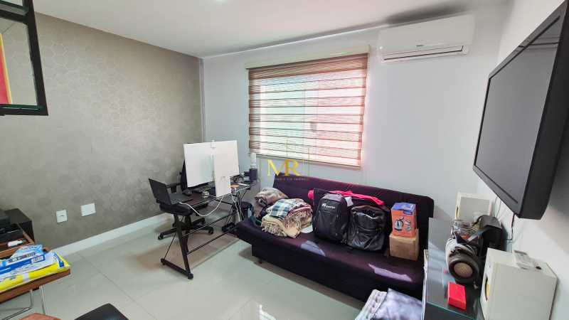 Conheça CASA 33 do imóvel - Casa Triplex à Venda em Condomínio – 4 Dormitórios (3 suítes) – Pechincha – 315 m² com Piscina, Sauna e Espaço Gourmet - G06 - 15 CASA 33 - 15