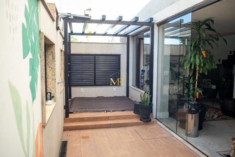 Conheça CASA 66 do imóvel - Casa Triplex à Venda em Condomínio – 4 Dormitórios (3 suítes) – Pechincha – 315 m² com Piscina, Sauna e Espaço Gourmet - G06 - 28 CASA 66 - 28