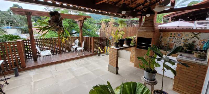 Conheça quintal com piscina do imóvel - Casa Duplex à Venda – 4 dormitórios (1 suíte) – Freguesia (Jacarepaguá) – 189 m² no Condomínio Jardins de Flores com Quintal, Churrasqueira e Espaço para Piscina - DM184 - 1 quintal com piscina - 1