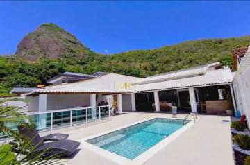 Casa em Condomínio à Venda - 4 Dormitórios (3 Suítes) - Freguesia (Jacarepaguá) - 365 m² com Piscina, Área Gourmet e Vista para as Montanhas no Eldorado - R014