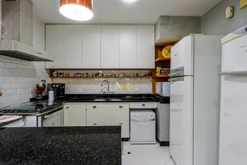 Conheça 11 do imóvel - Apartamento à Venda - 4 Dormitórios (1 Suíte) - Copacabana - 197 m² com 1 Vaga, Frente e Reformado - DM196 - 11 11 - 11