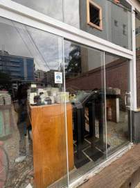 Loja Comercial para Locação - Freguesia (Jacarepaguá) - 120 m² com Fachada Ampla e Alto Fluxo em Posto de Gasolina - R020