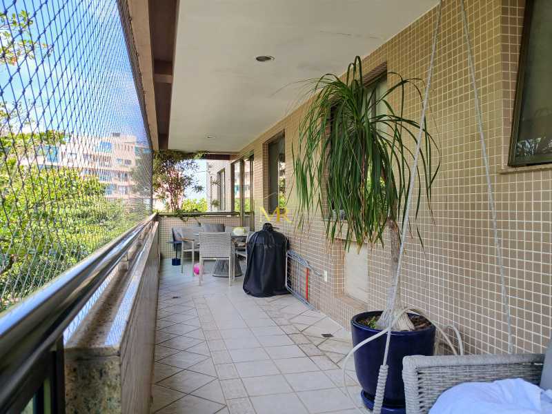 Conheça 8 do imóvel - Apartamento à Venda - 3 Dormitórios (1 Suíte) - Barra da Tijuca - 160 m² com Varanda Ampla, Vista para a Lagoa e 2 Vagas - R025 - 8 8 - 8