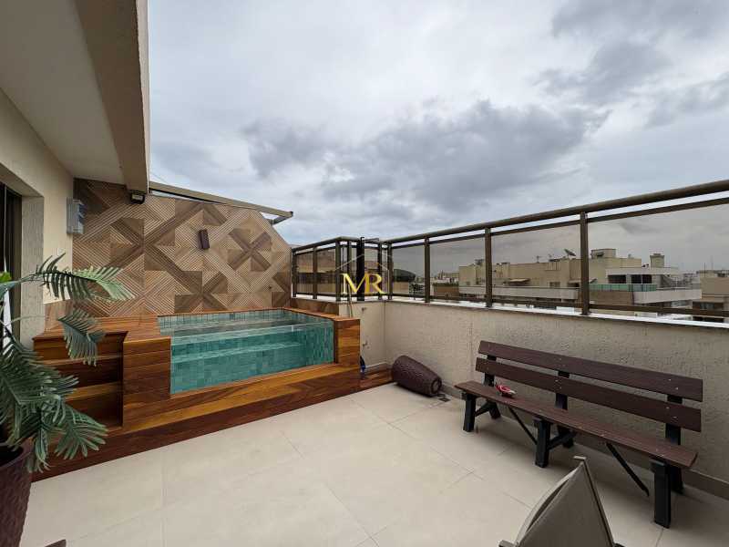 Conheça 1 do imóvel - Cobertura Duplex à Venda - 2 Dormitórios (1 Suíte) - Freguesia (Jacarepaguá) - 154 m² com Piscina Privativa, Churrasqueira e 2 Vagas - R027 - 1 1 - 1