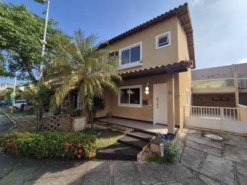 Imperdível - Casa à venda em condomínio - 3 suítes - rua Retiro dos Artistas - condomínio Villagio Verde - Pechincha - DM234