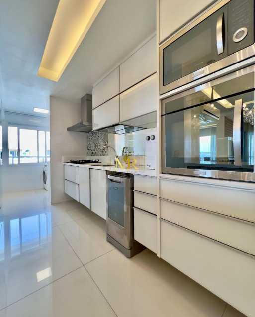 Conheça 04 Cozinha 1. do imóvel - Apartamento à Venda no Alphaland Barra da Tijuca, 120m², Último Andar e Vista para a Lagoa - AN0022 - 17 04 Cozinha 1. - 17