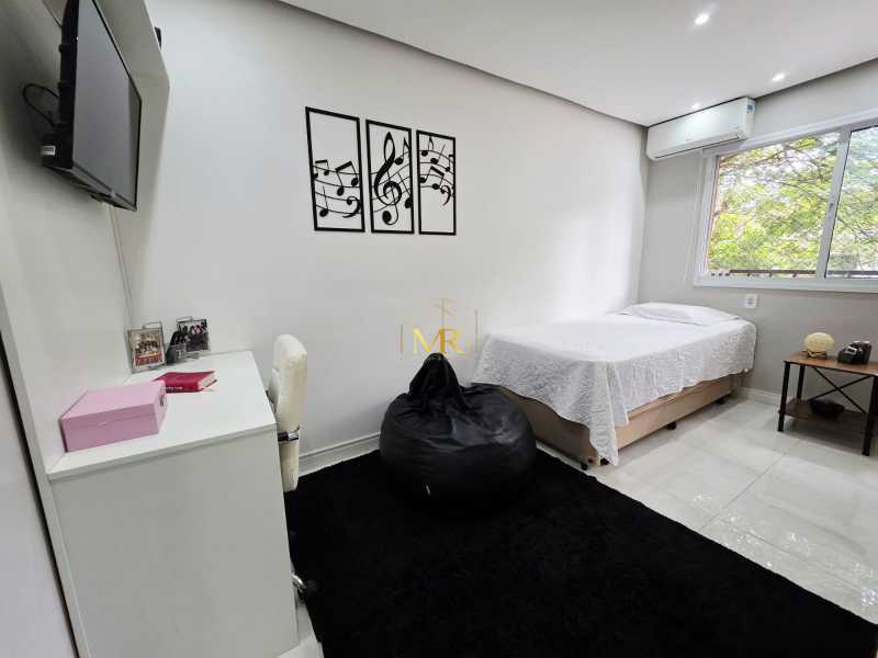 Conheça Publicar 16. do imóvel - Casa à Venda no Jardins de Londres com 3 Quartos, 2 Suítes, Piscina e Energia Solar - DM247 - 16 Publicar 16. - 16