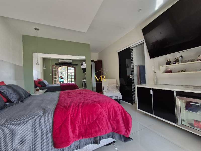 Conheça 06 Quarto 4 do imóvel - Casa à Venda no Anil com 4 Suítes, Piscina e Placa Solar em Condomínio - DM249 - 21 06 Quarto 4 - 21